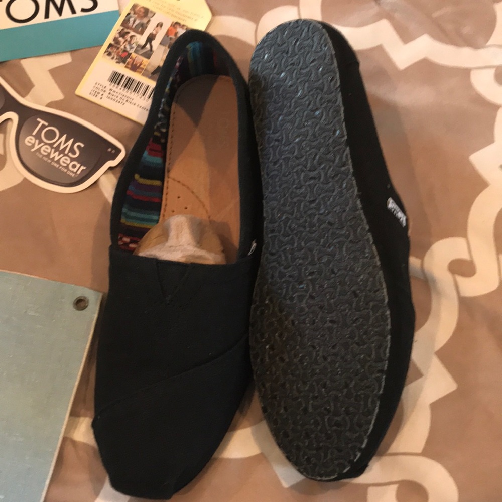 Toms black on black canvas with tags never worn